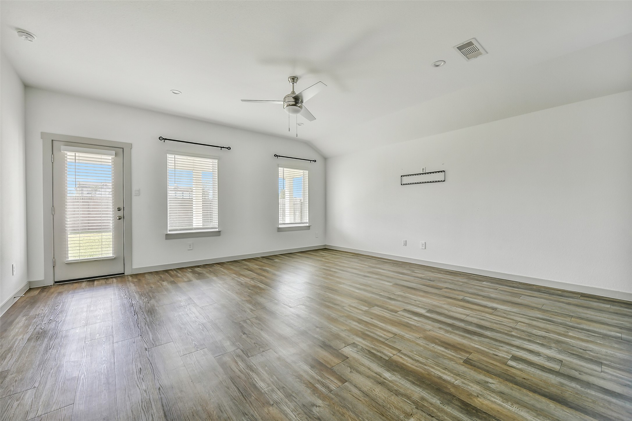 1004 Great Barracuda Lane Property Photo 5