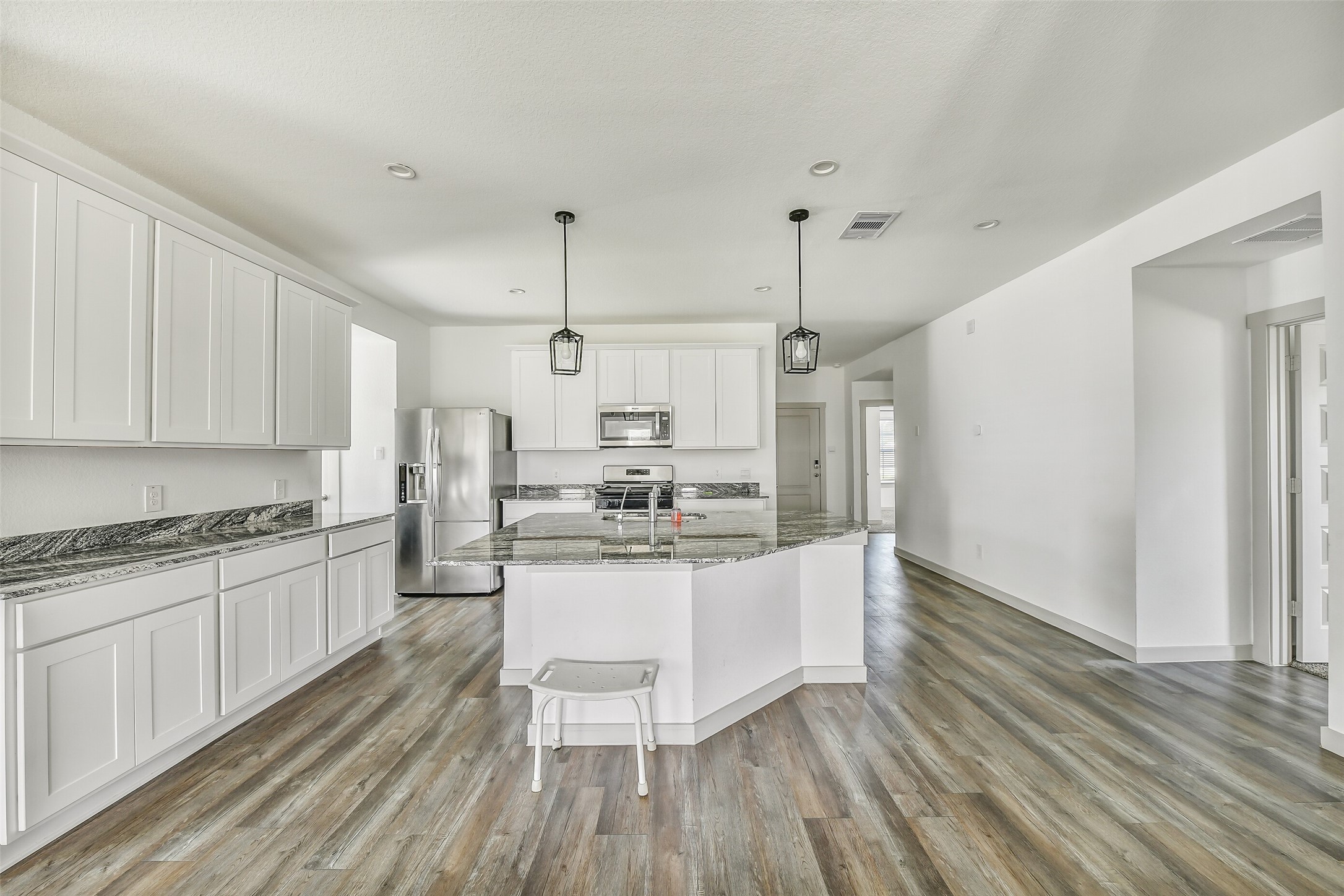 1004 Great Barracuda Lane Property Photo 8