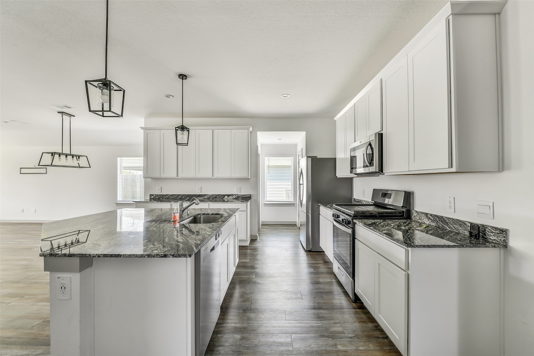 1004 Great Barracuda Lane Property Photo 9