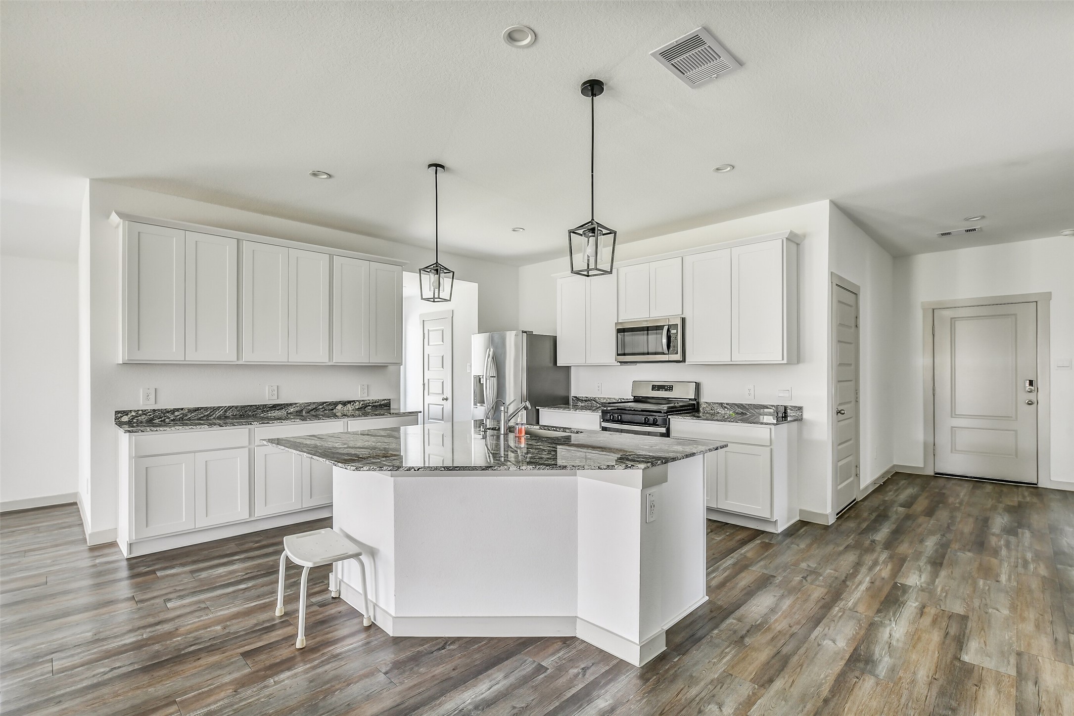 1004 Great Barracuda Lane Property Photo 10