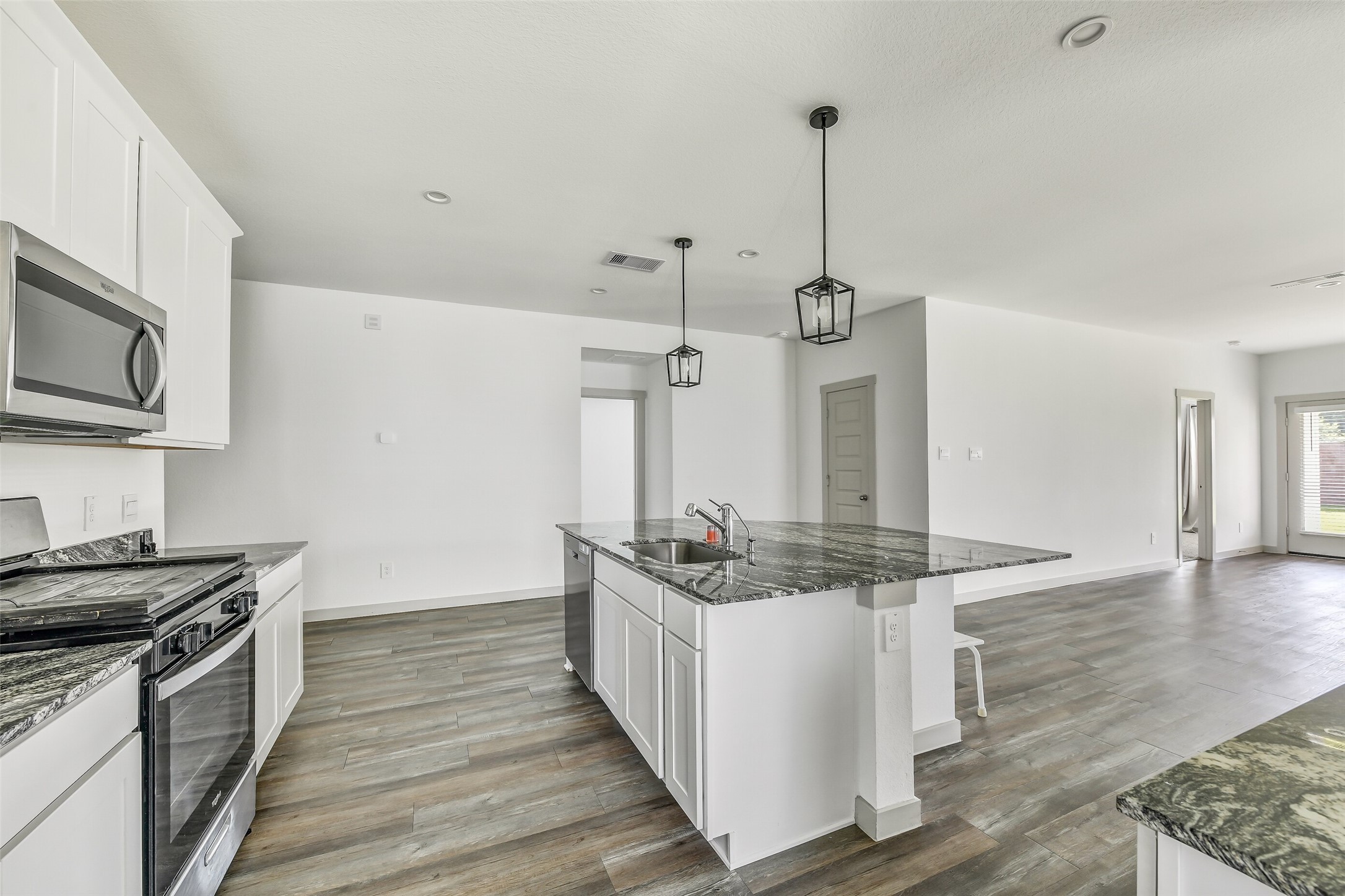 1004 Great Barracuda Lane Property Photo 11