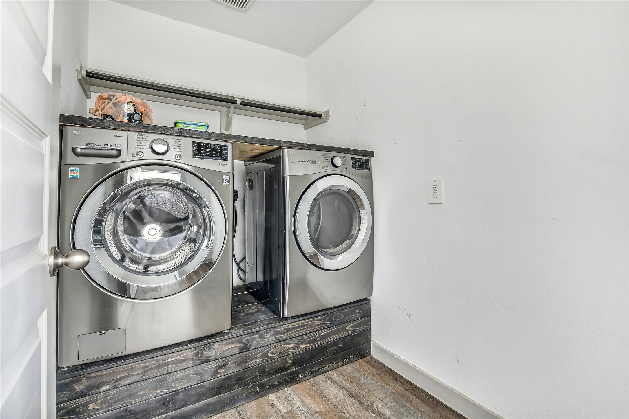 1004 Great Barracuda Lane Property Photo 12
