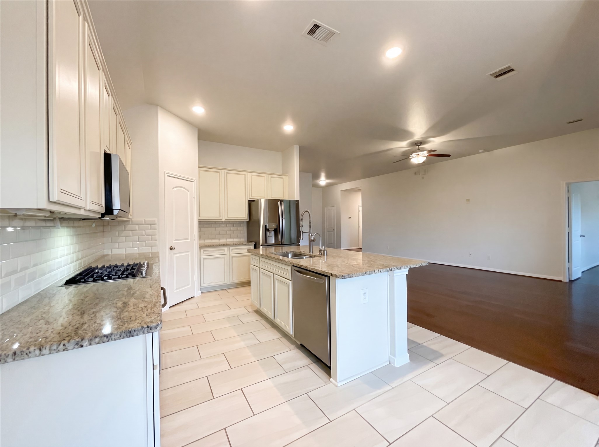 21205 Timber Bluff Lane Property Photo 8