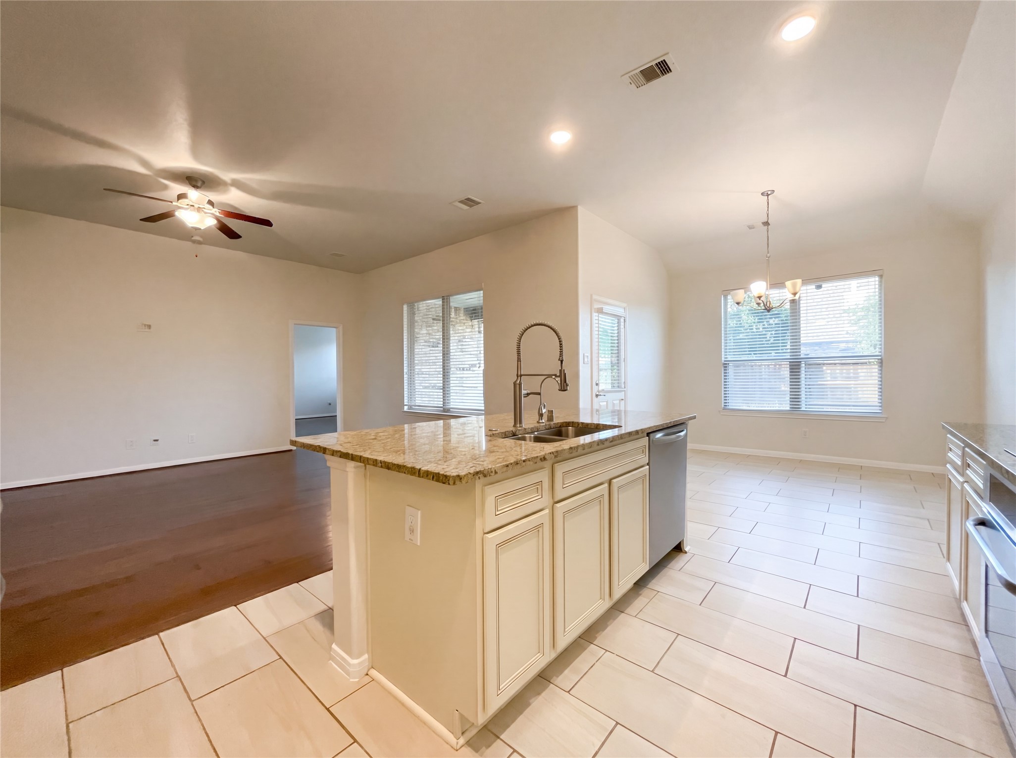 21205 Timber Bluff Lane Property Photo 9