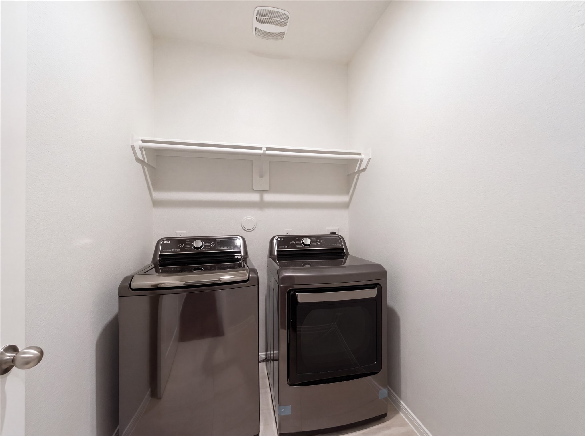 21205 Timber Bluff Lane Property Photo 15