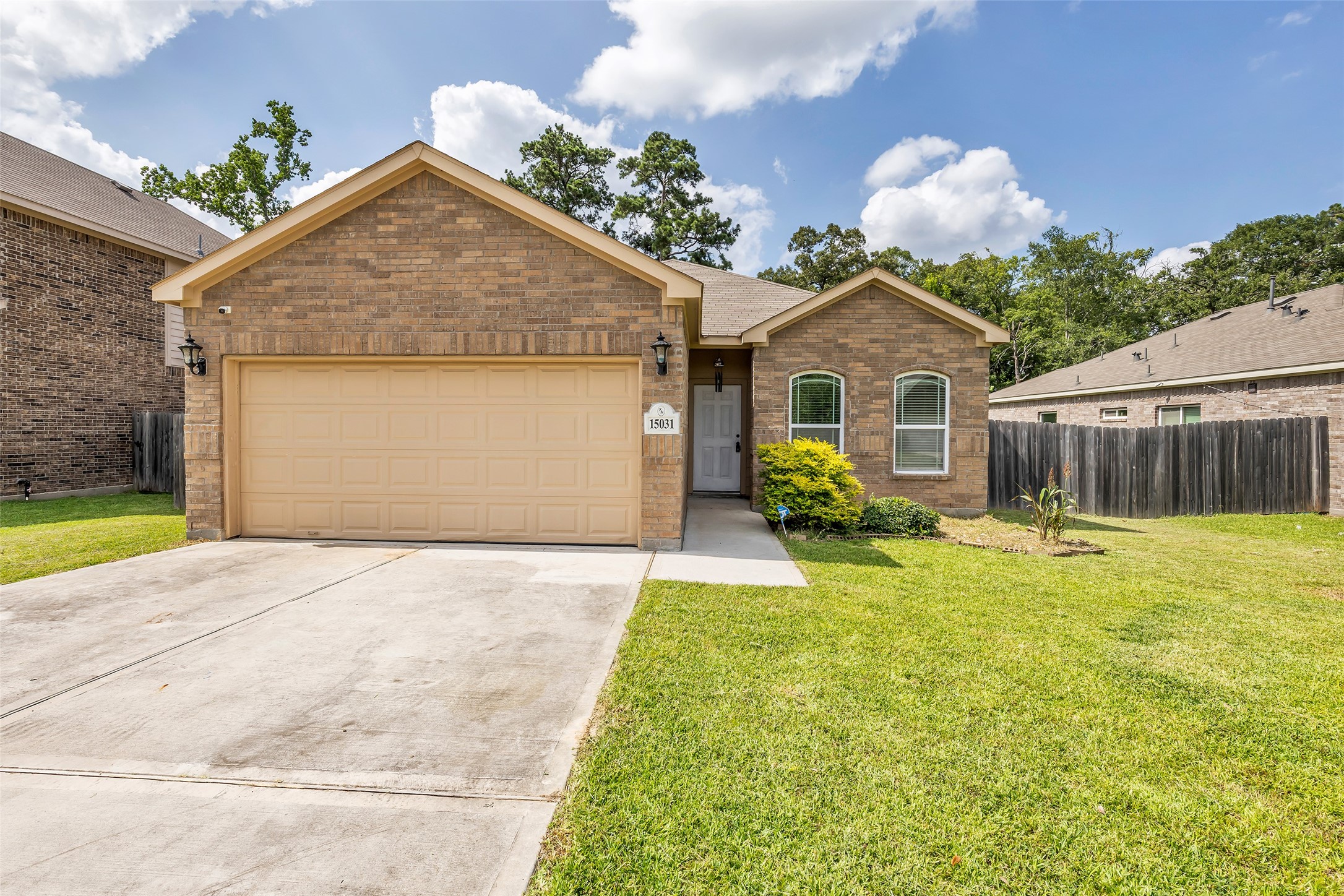 15031 Meadow Glen N Property Photo 1