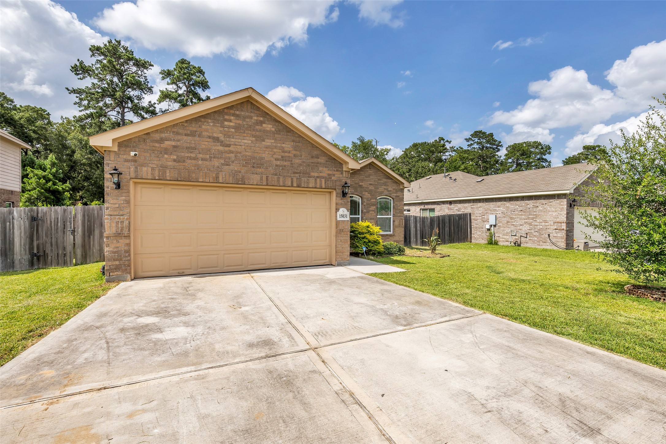 15031 Meadow Glen N Property Photo 3