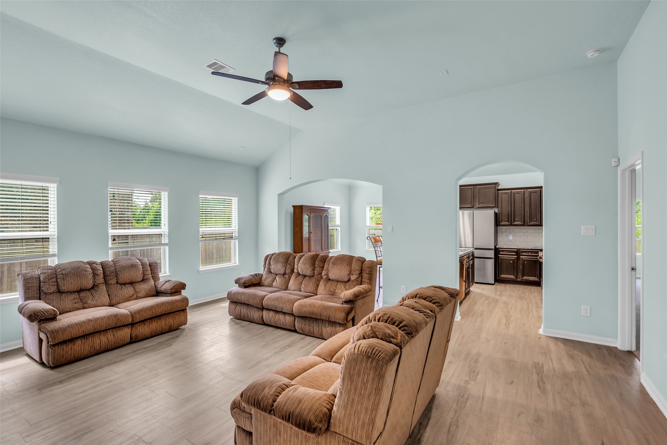 15031 Meadow Glen N Property Photo 4