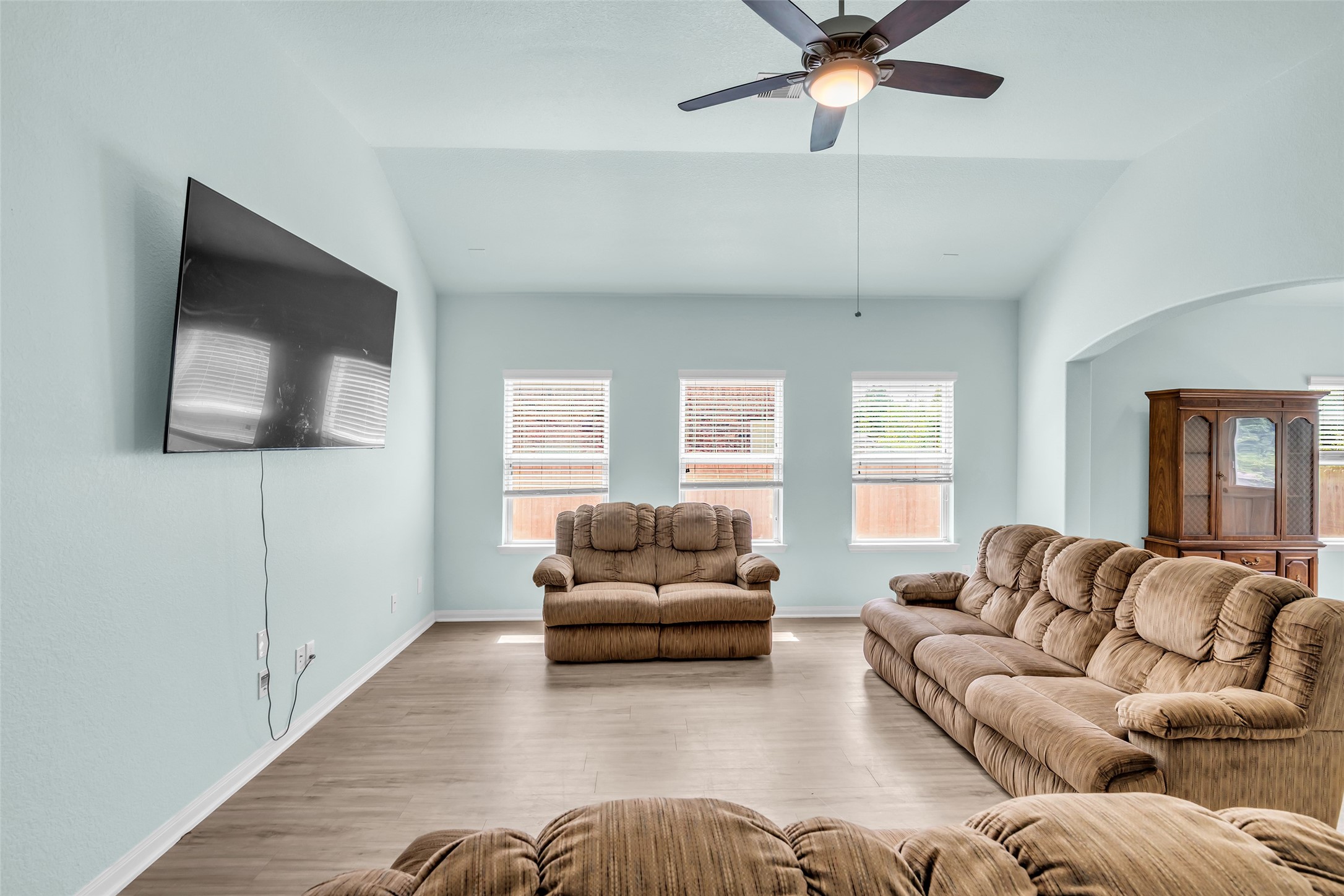 15031 Meadow Glen N Property Photo 5