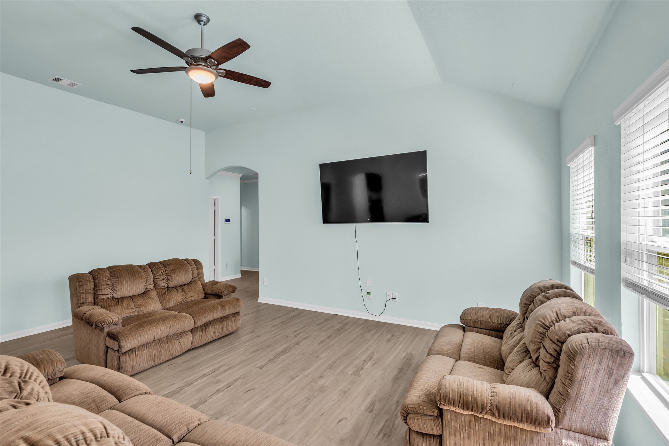 15031 Meadow Glen N Property Photo 7