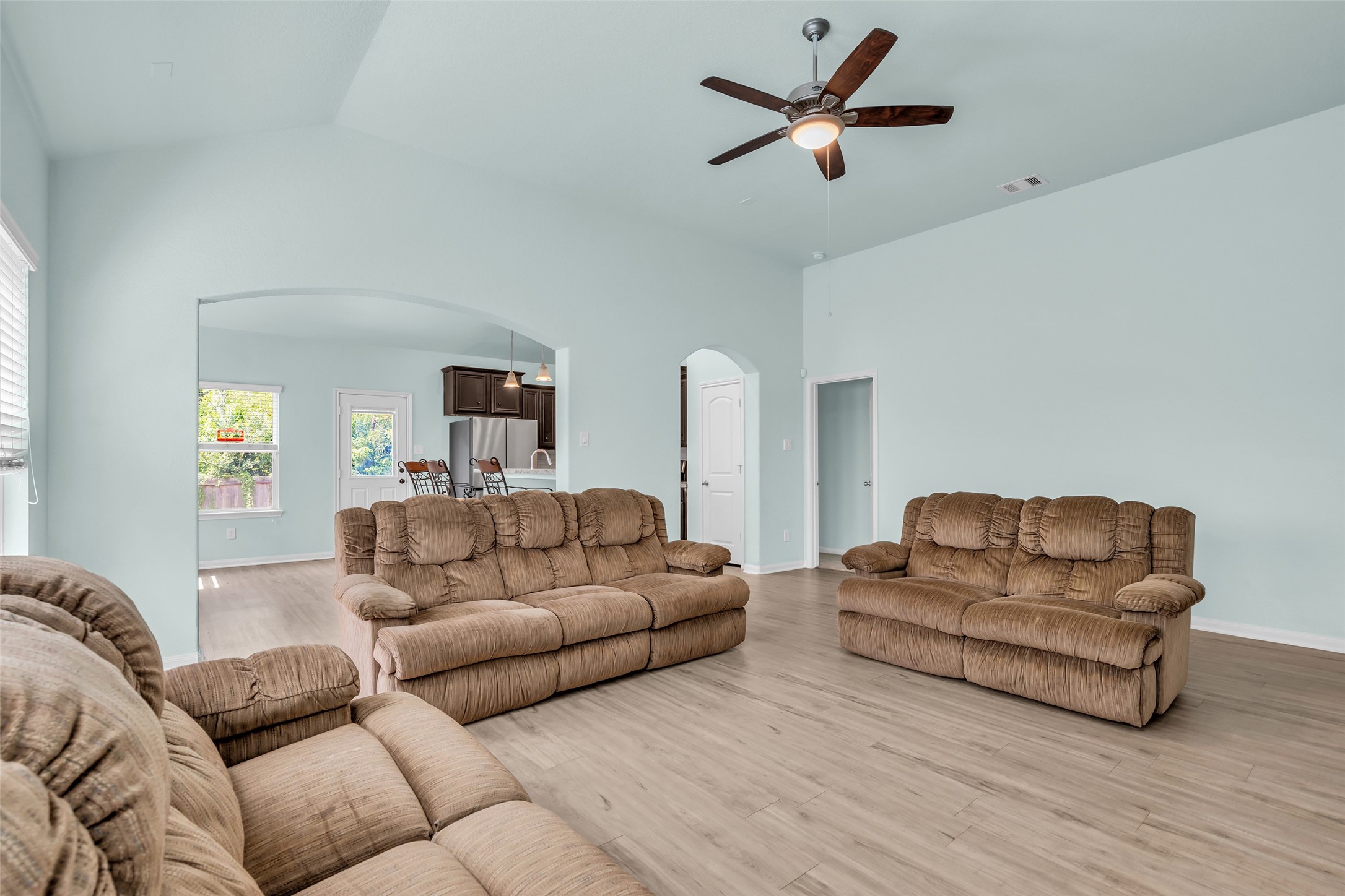 15031 Meadow Glen N Property Photo 8