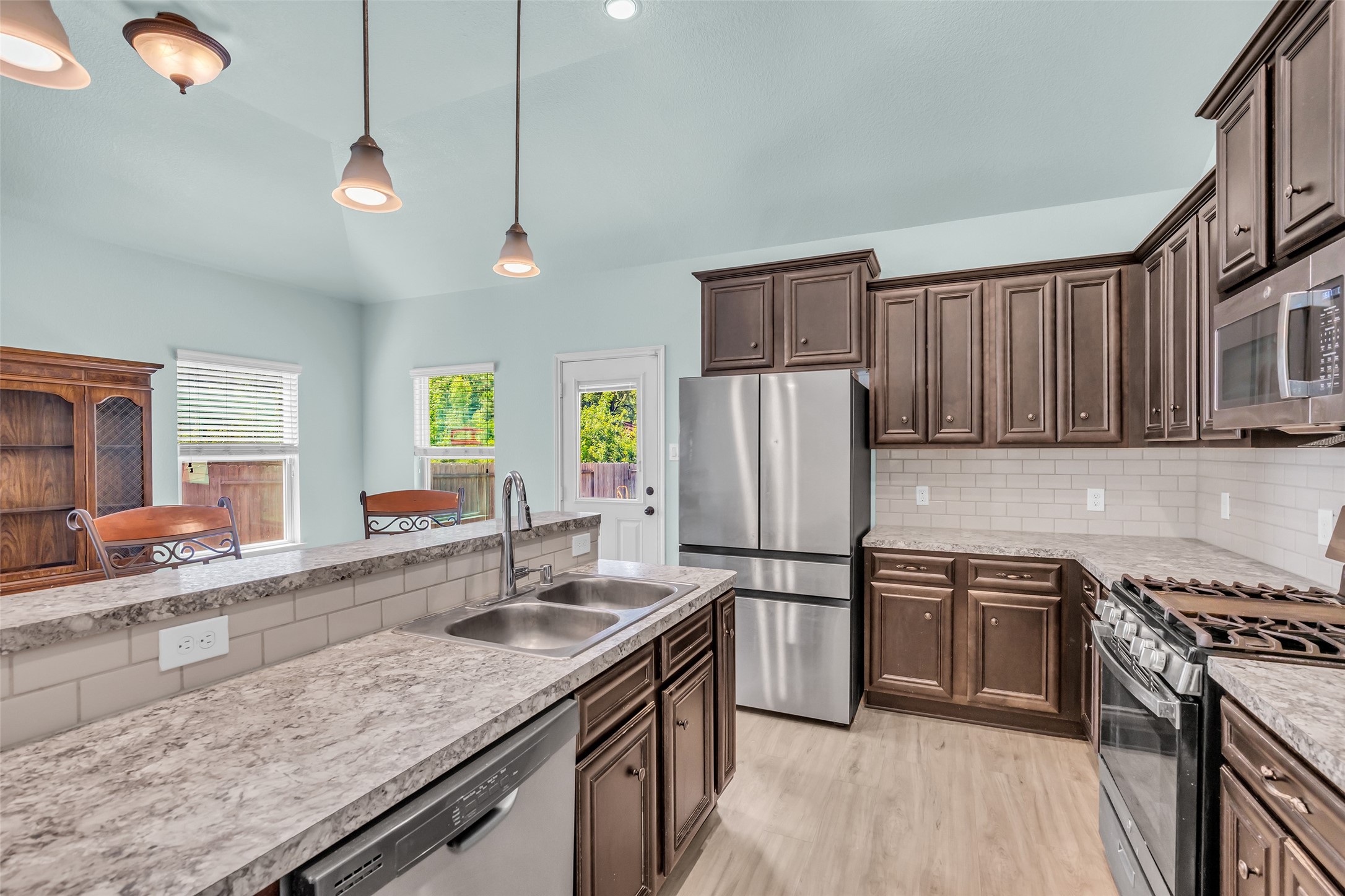 15031 Meadow Glen N Property Photo 9