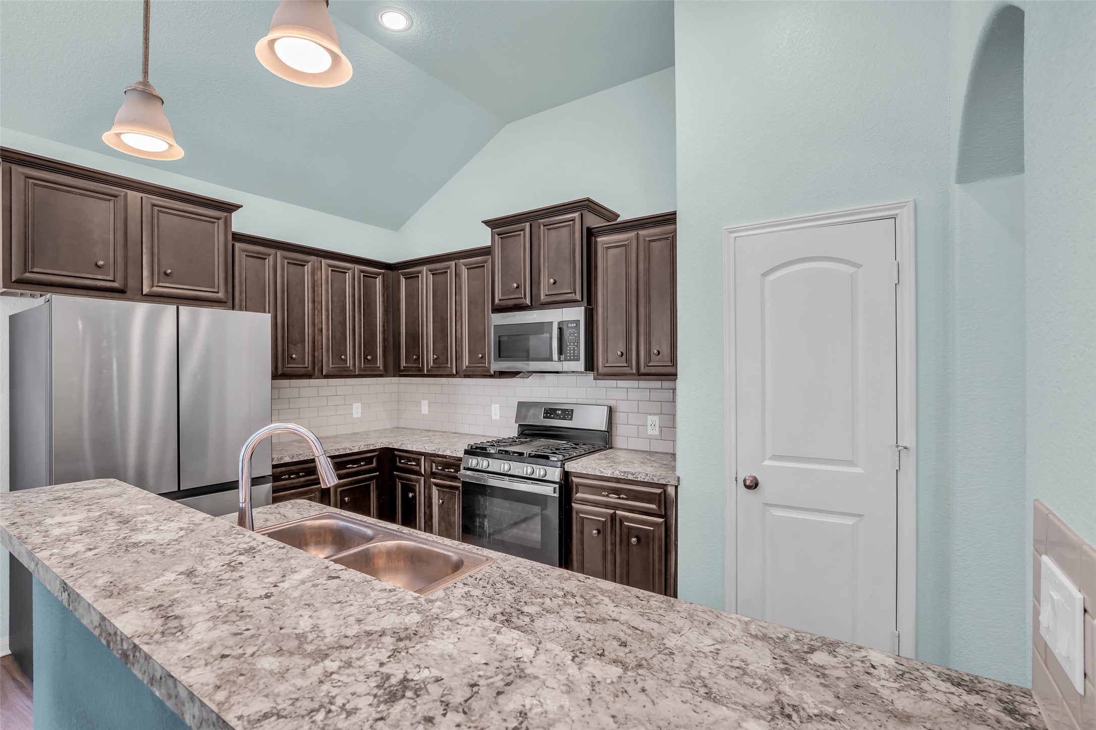 15031 Meadow Glen N Property Photo 11