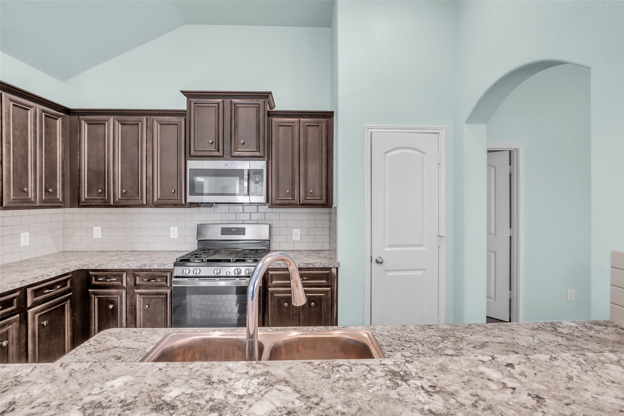 15031 Meadow Glen N Property Photo 12