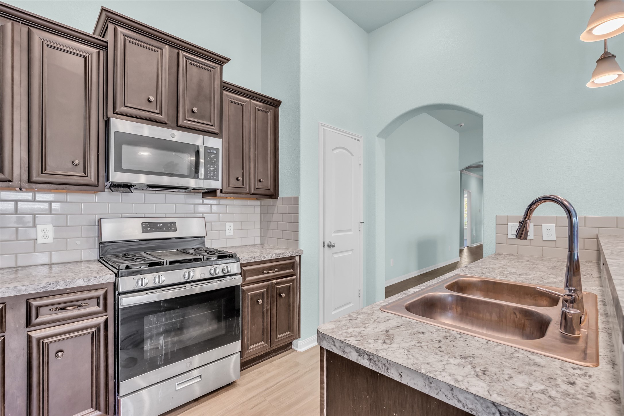 15031 Meadow Glen N Property Photo 13