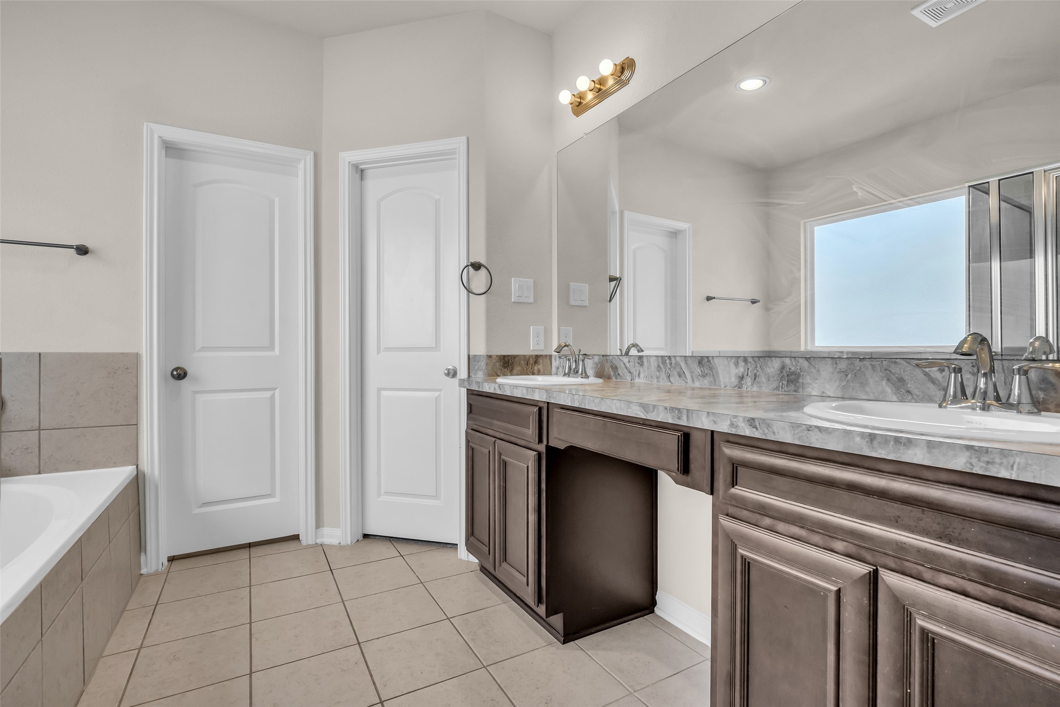 15031 Meadow Glen N Property Photo 19
