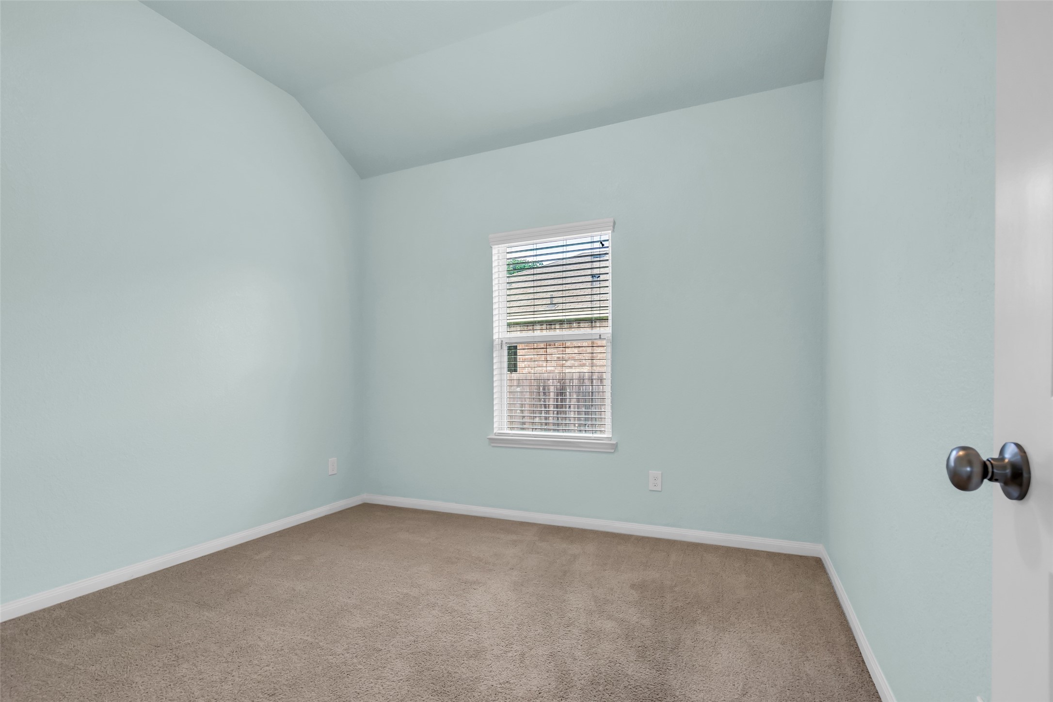 15031 Meadow Glen N Property Photo 23