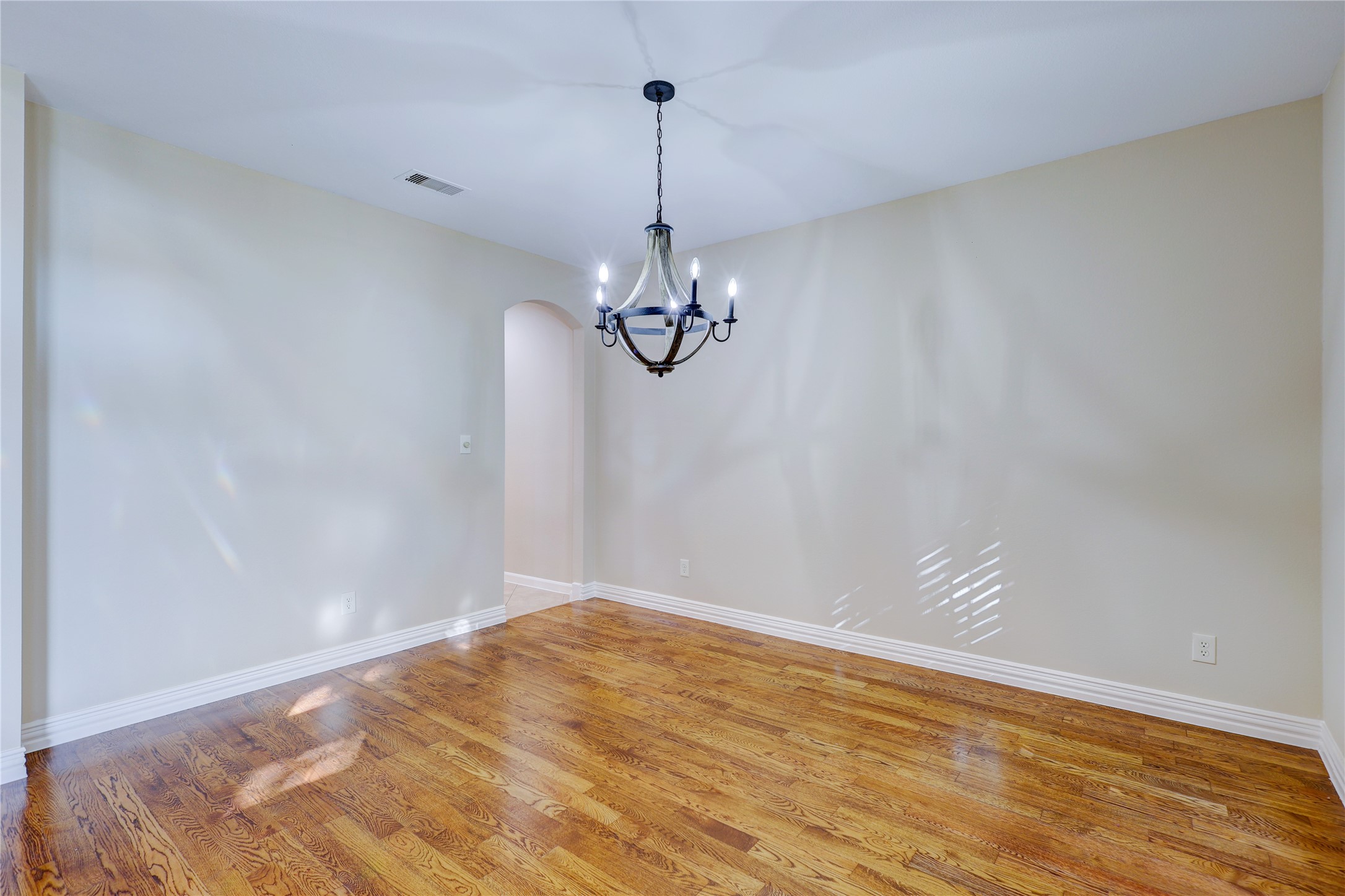 5507 Opal Cove Court Property Photo 4