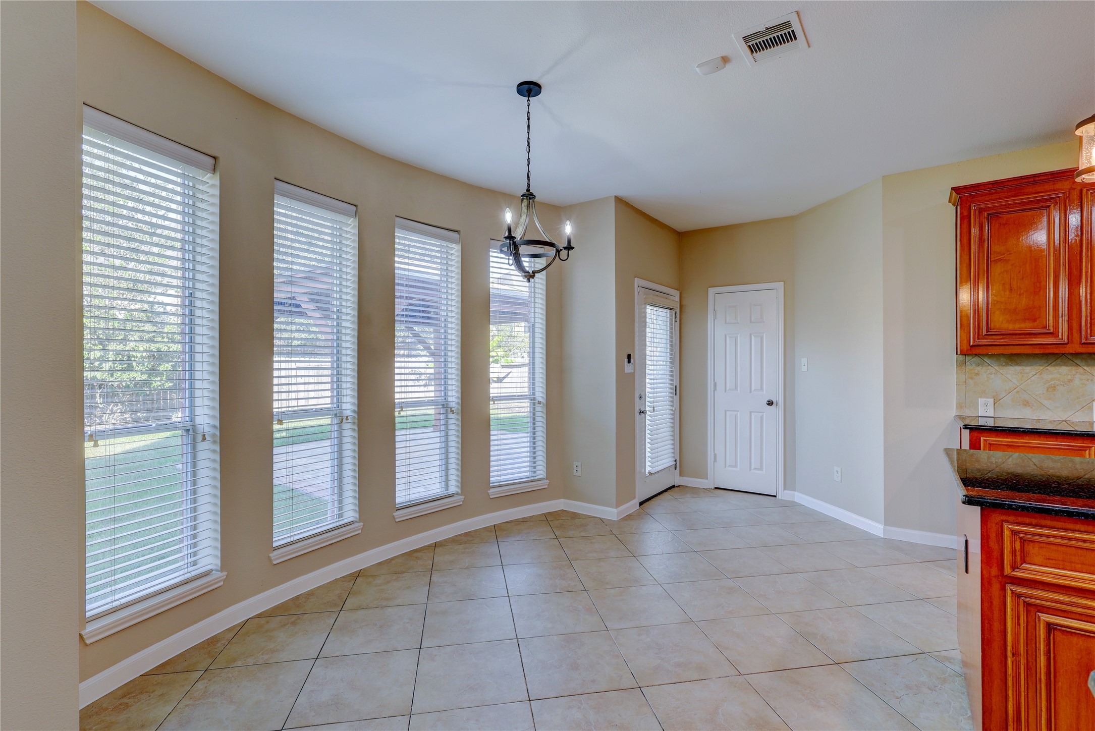 5507 Opal Cove Court Property Photo 13
