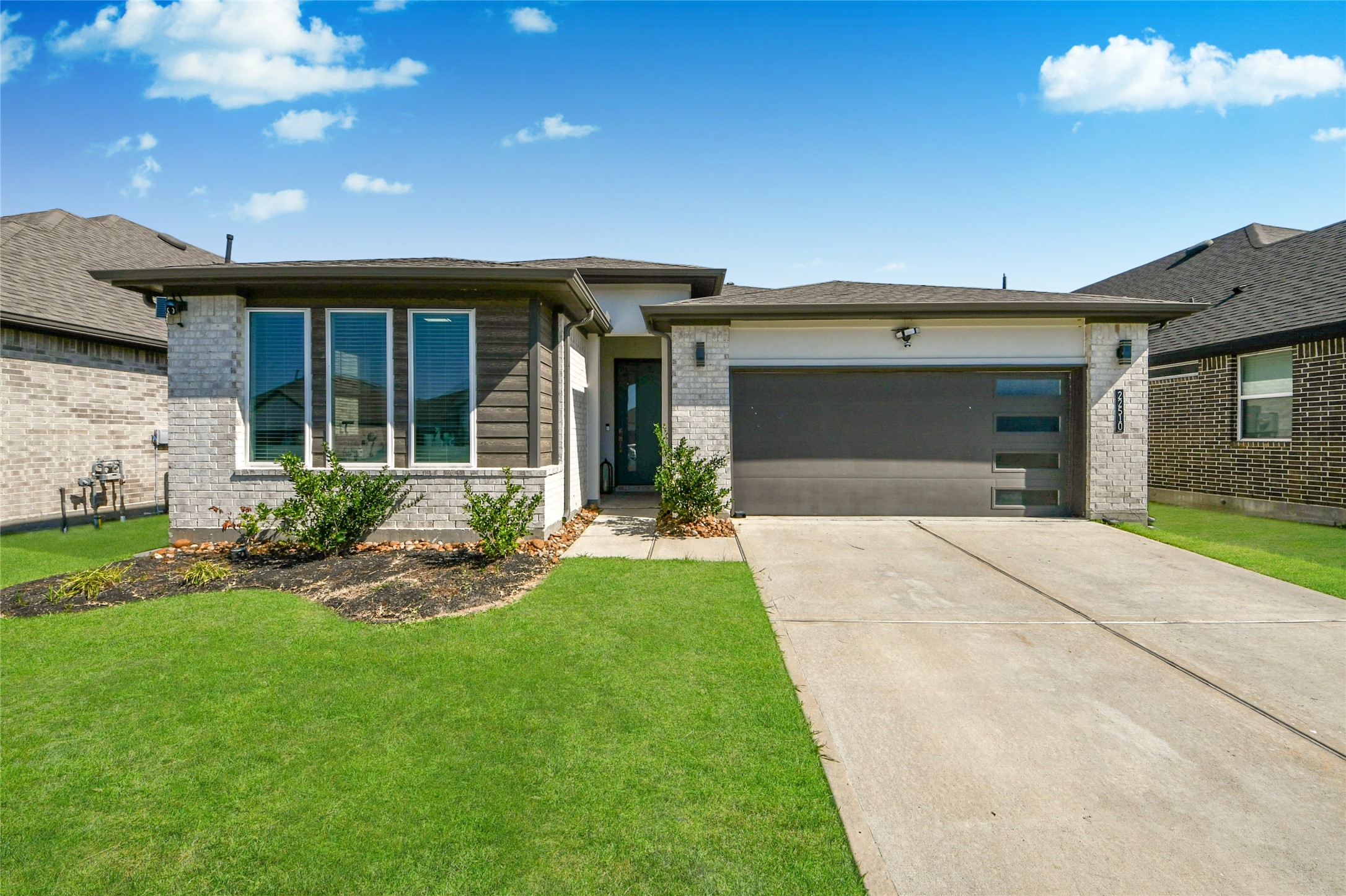 22510 Ginosa Trail Property Photo 2