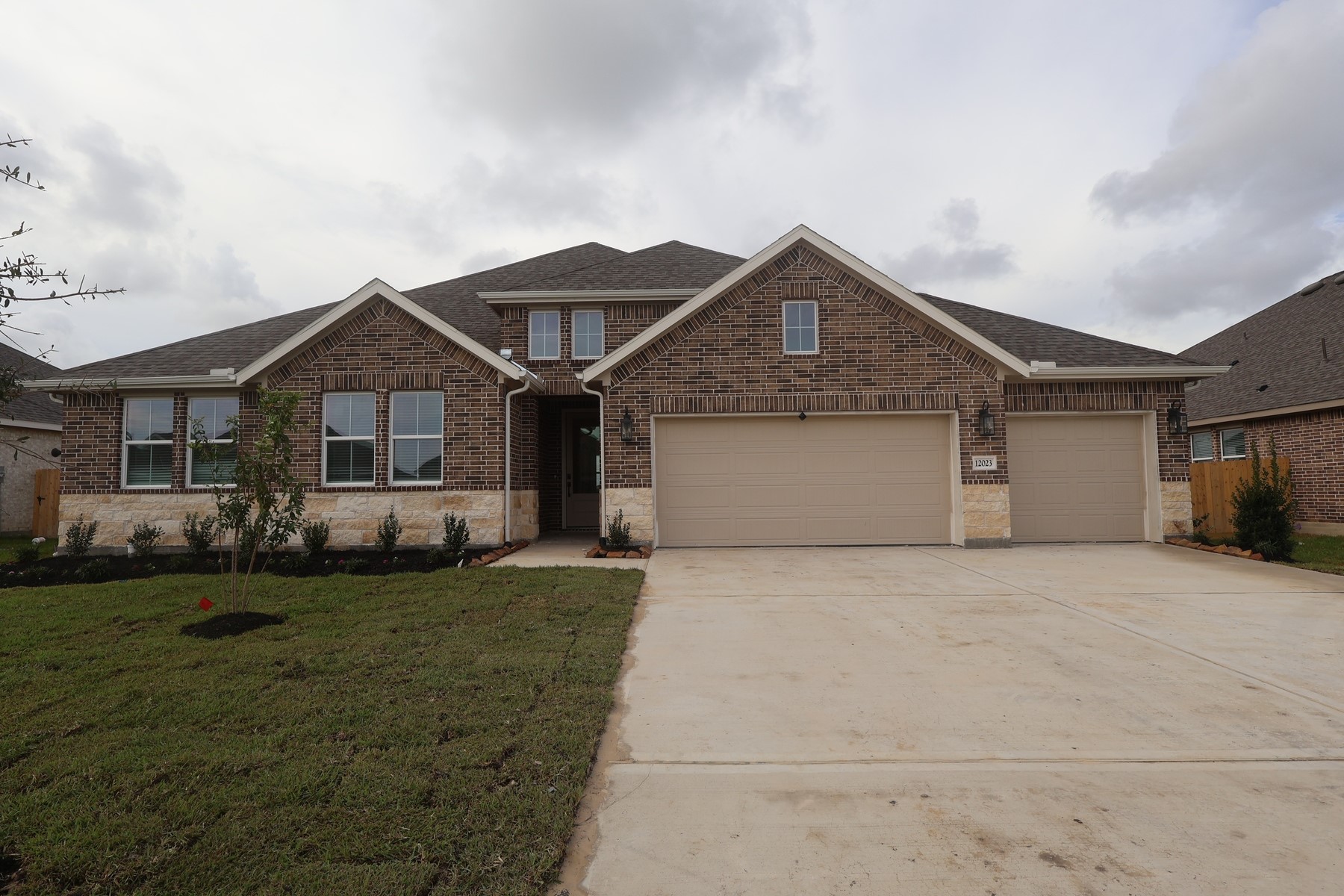 12023 Old Fashion Circle Property Photo 1