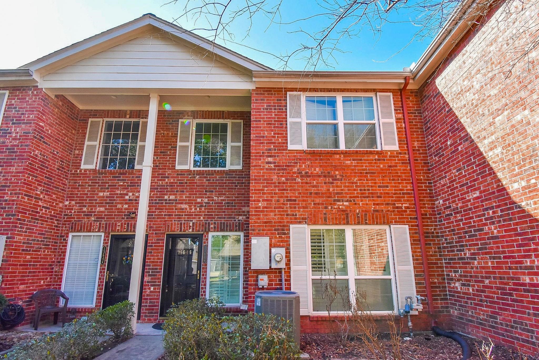 13646 Garden Grove Ct Property Photo 2
