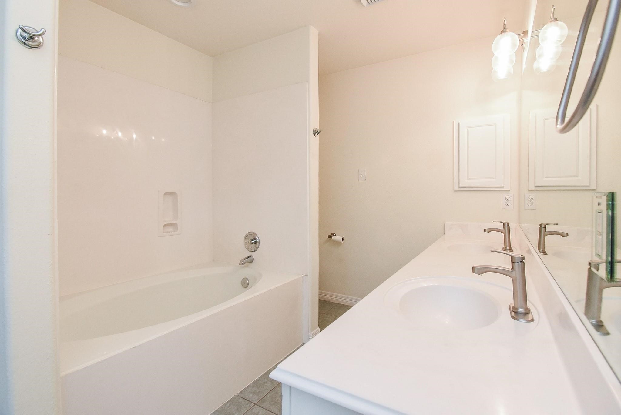 13646 Garden Grove Ct Property Photo 16
