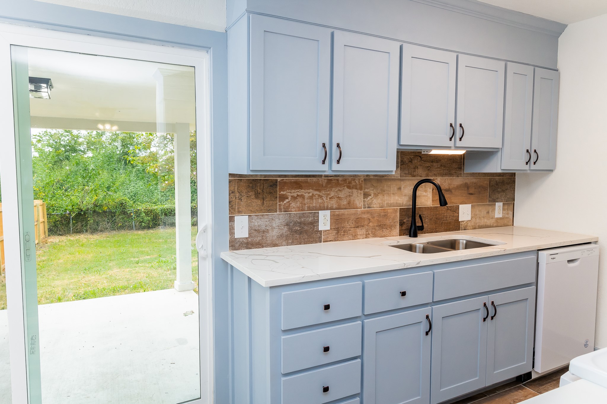 811 Matchett Property Photo 3