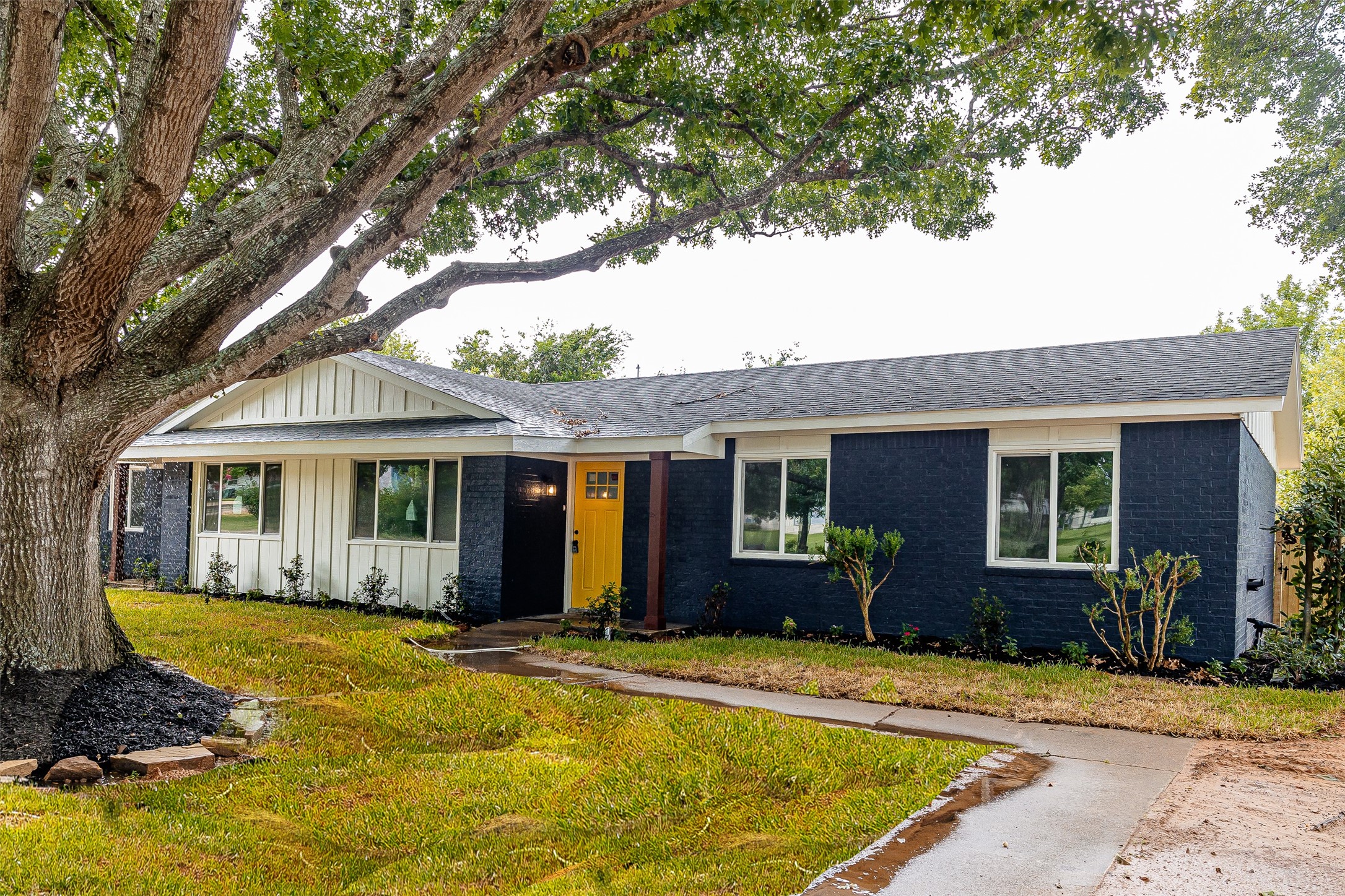811 Matchett Property Photo 4