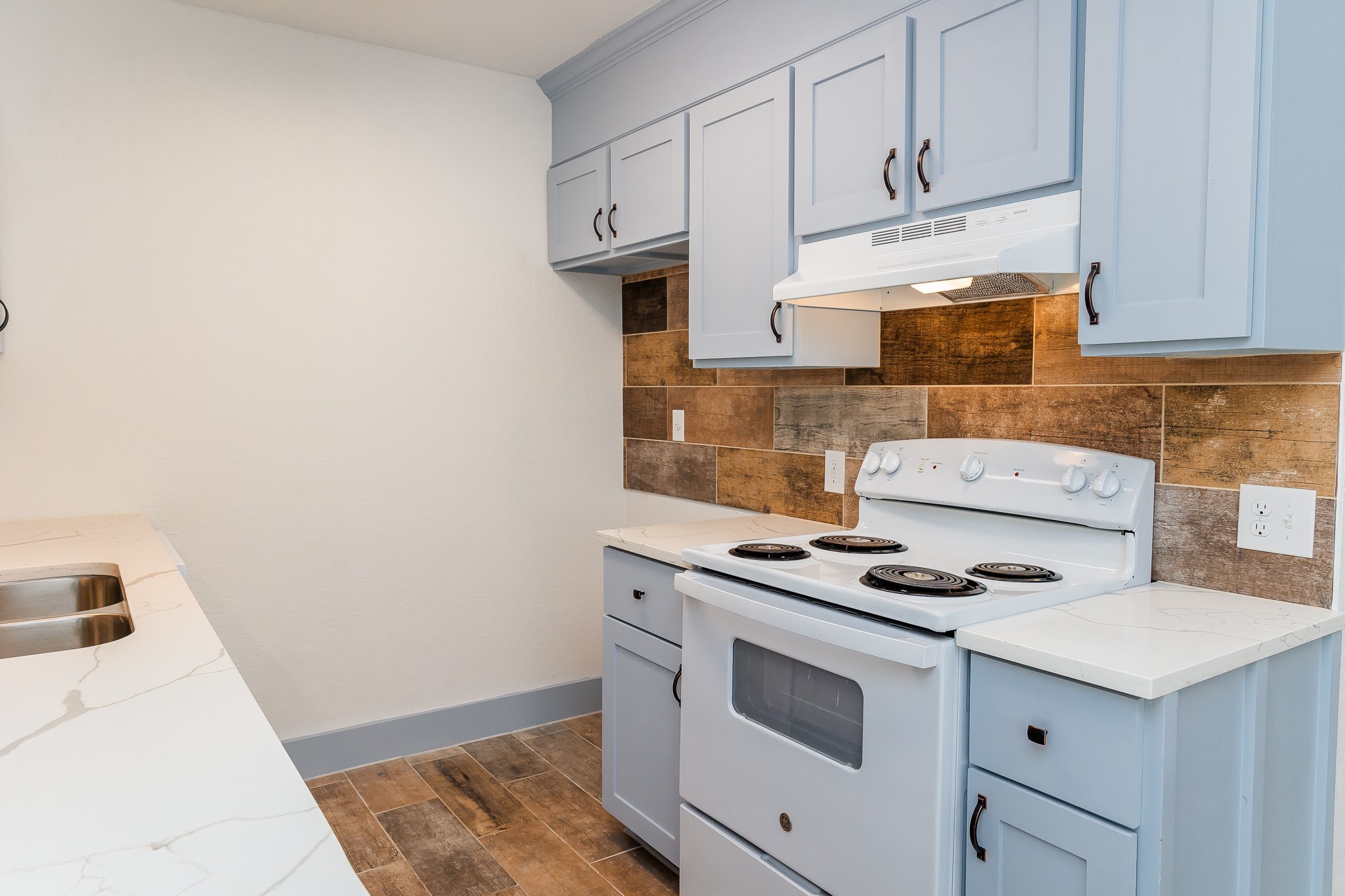 811 Matchett Property Photo 5