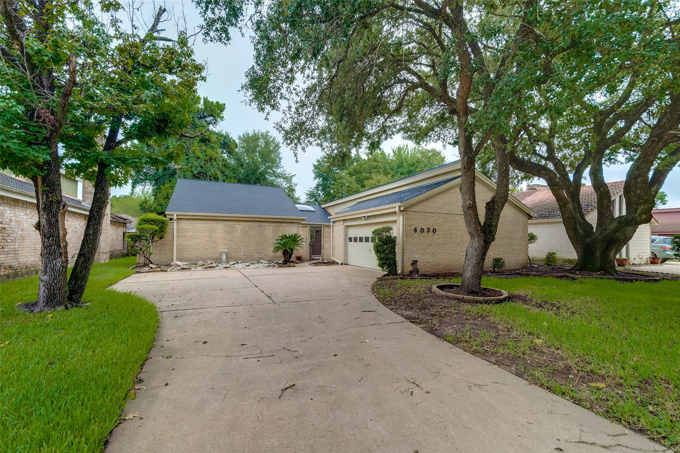 6030 Gallant Forest Drive Property Photo 1