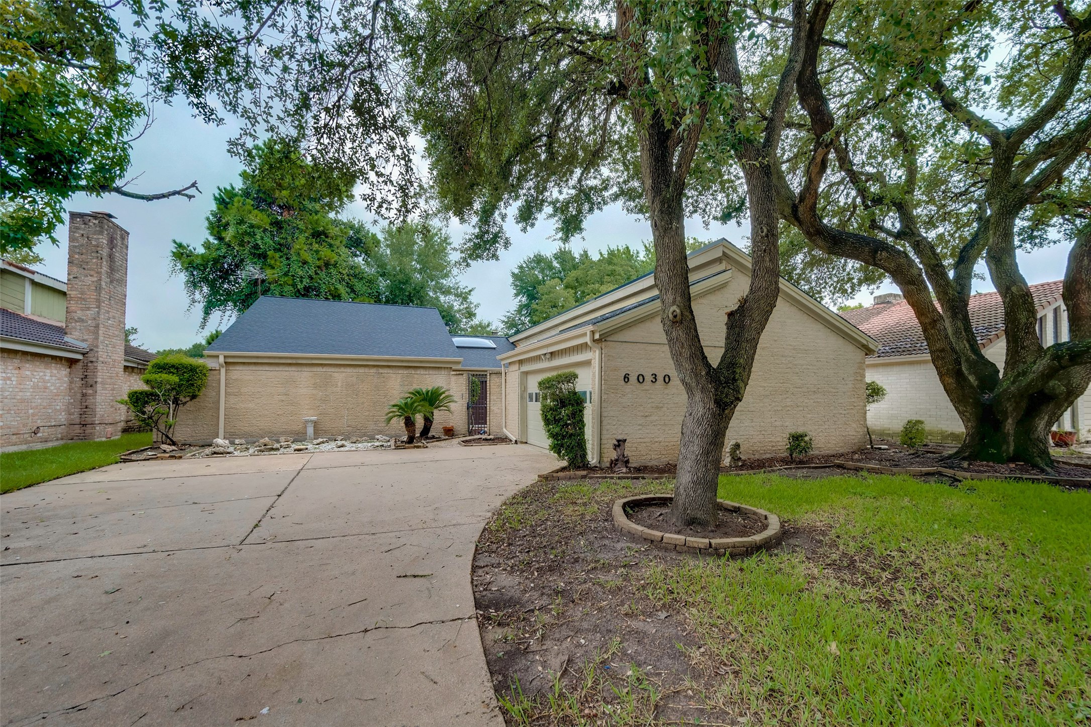 6030 Gallant Forest Drive Property Photo 2