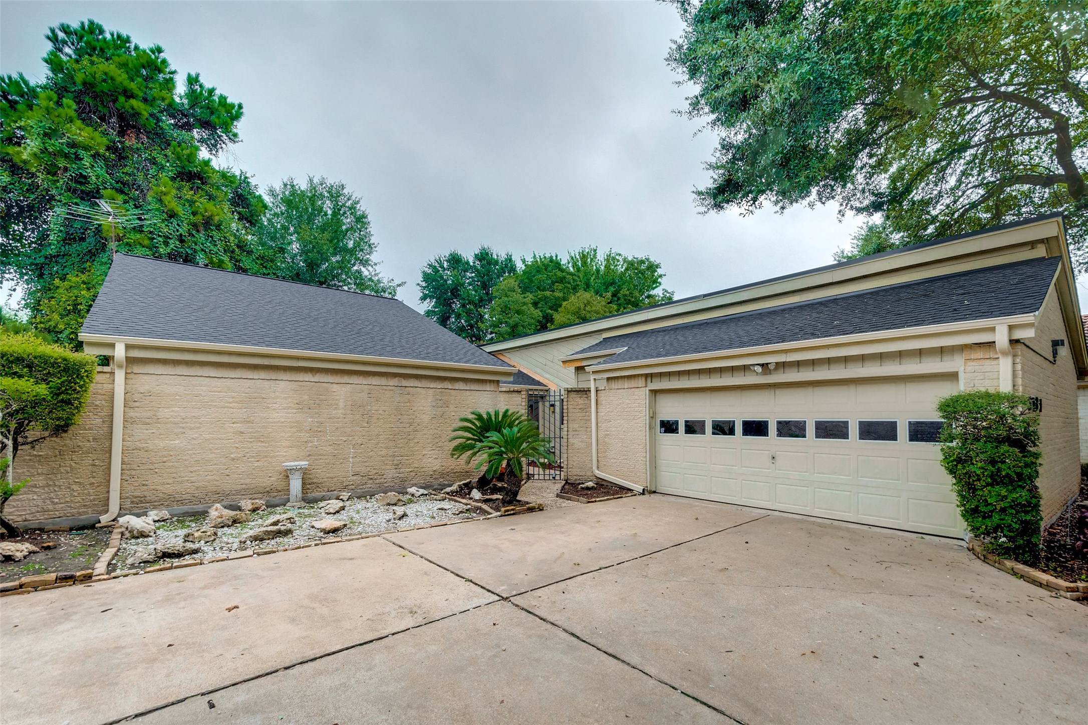 6030 Gallant Forest Drive Property Photo 4