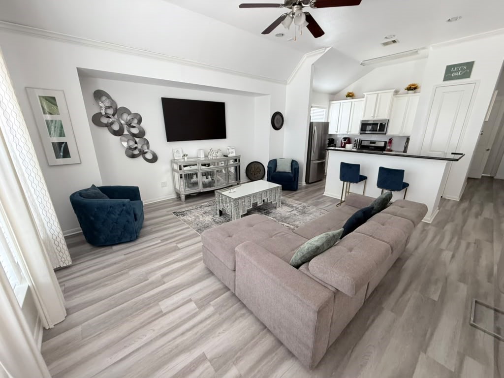 2932 Baer Street Property Photo 5