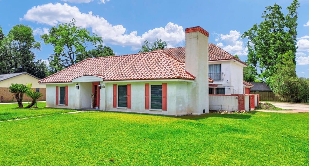 327 Live Oak Lane, Lake Jackson Tx 77566 Property Photo 1