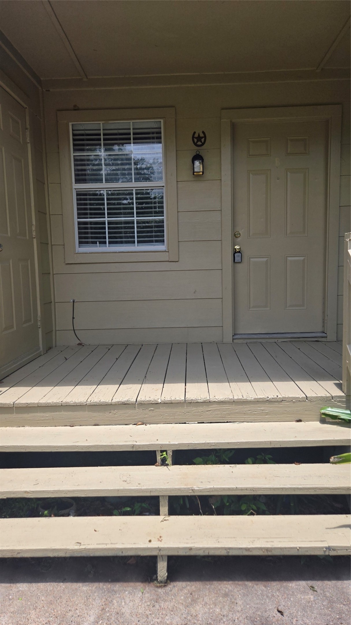 4745 5th Street Property Photo 4