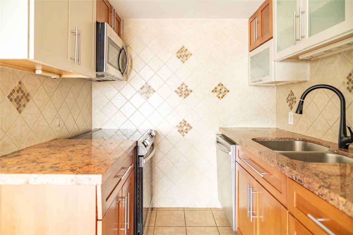 7510 Hornwood Drive 705 Property Photo 9