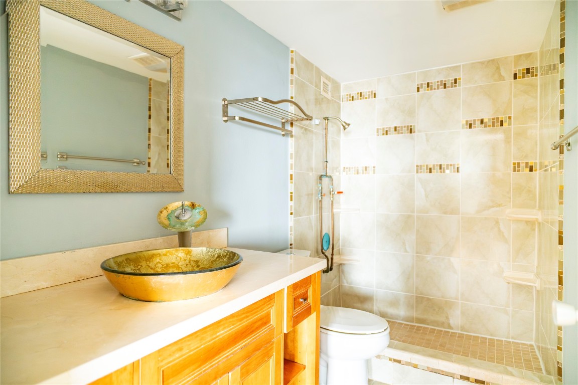 7510 Hornwood Drive 705 Property Photo 12