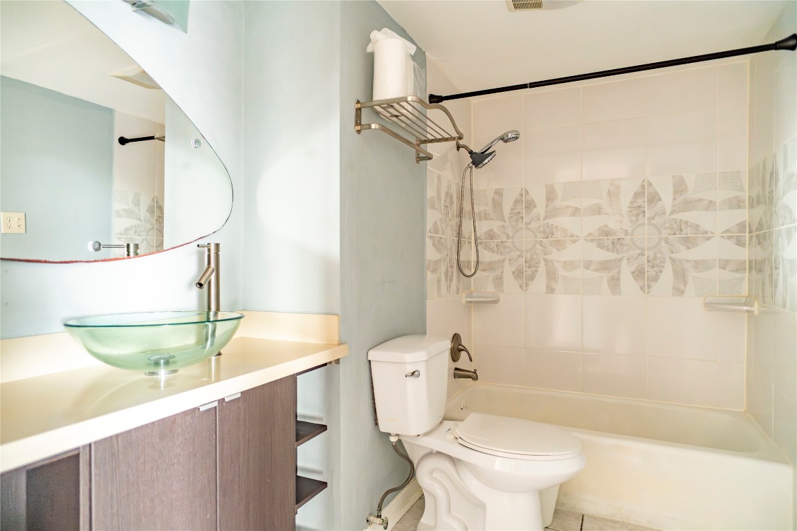 7510 Hornwood Drive 705 Property Photo 14