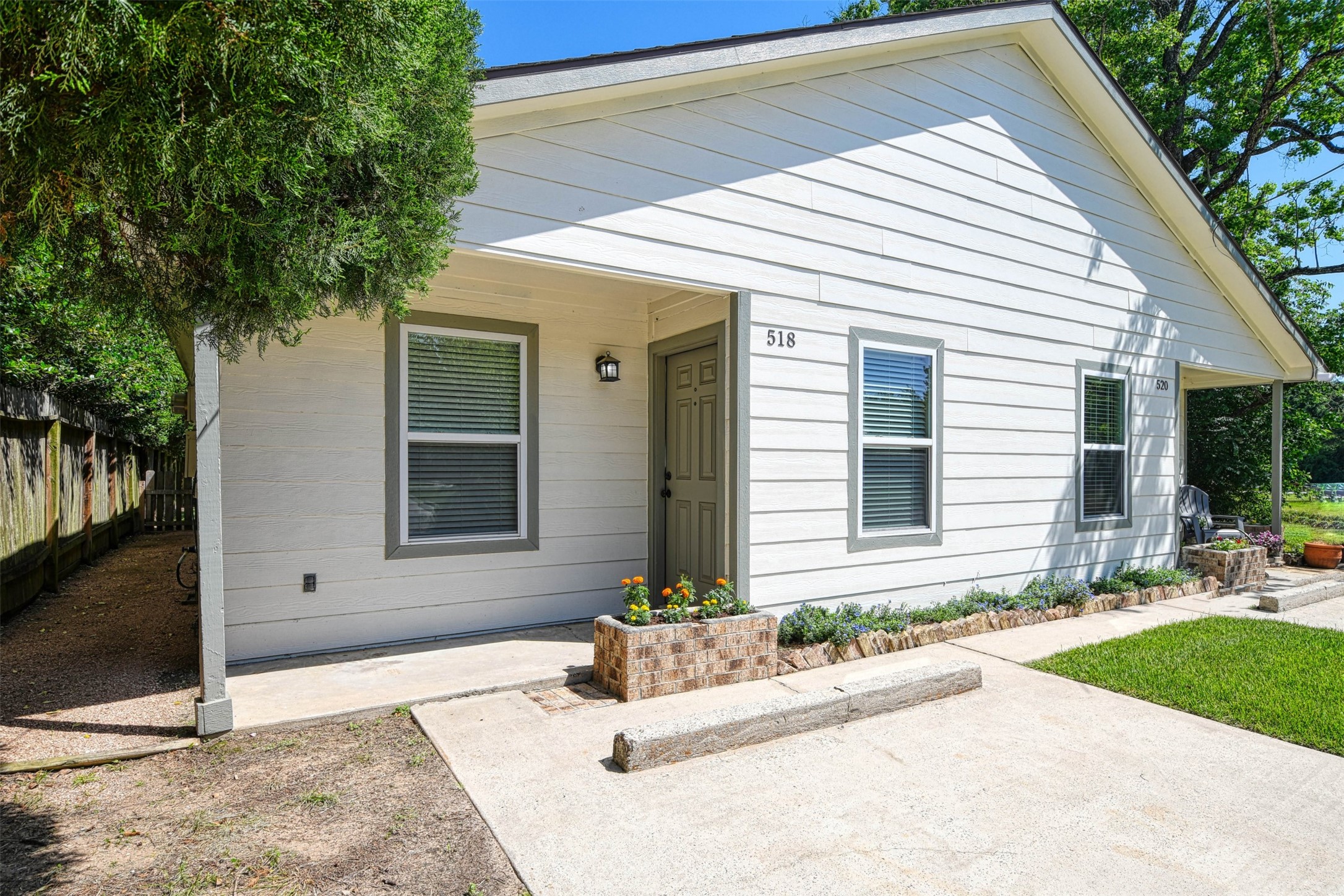 518 Moore Street Property Photo 3