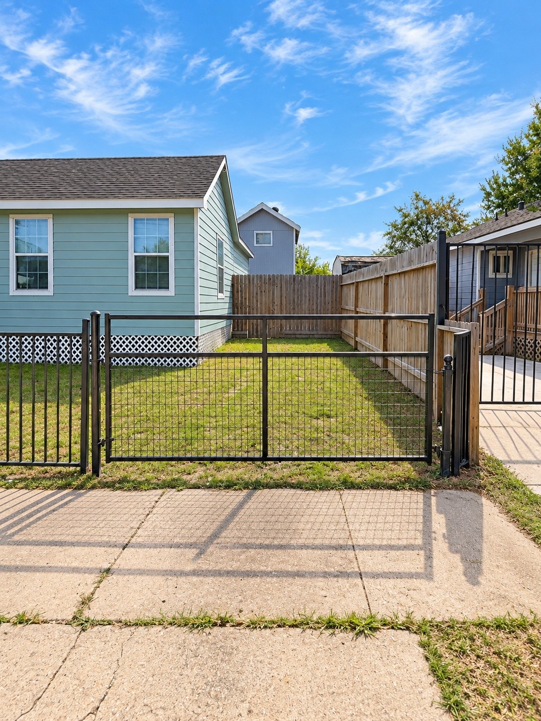 7402 Navigation Boulevard Property Photo 3