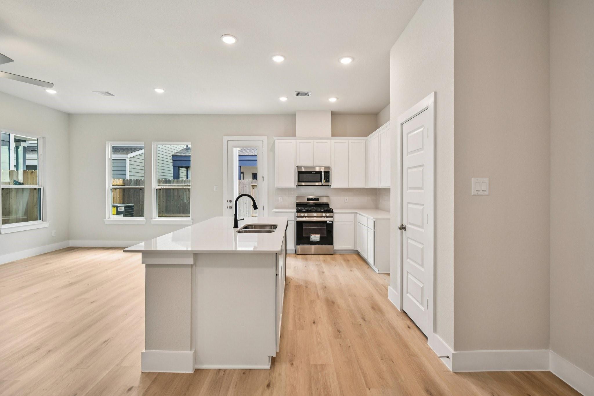 3010 Ventas Drive Property Photo 8