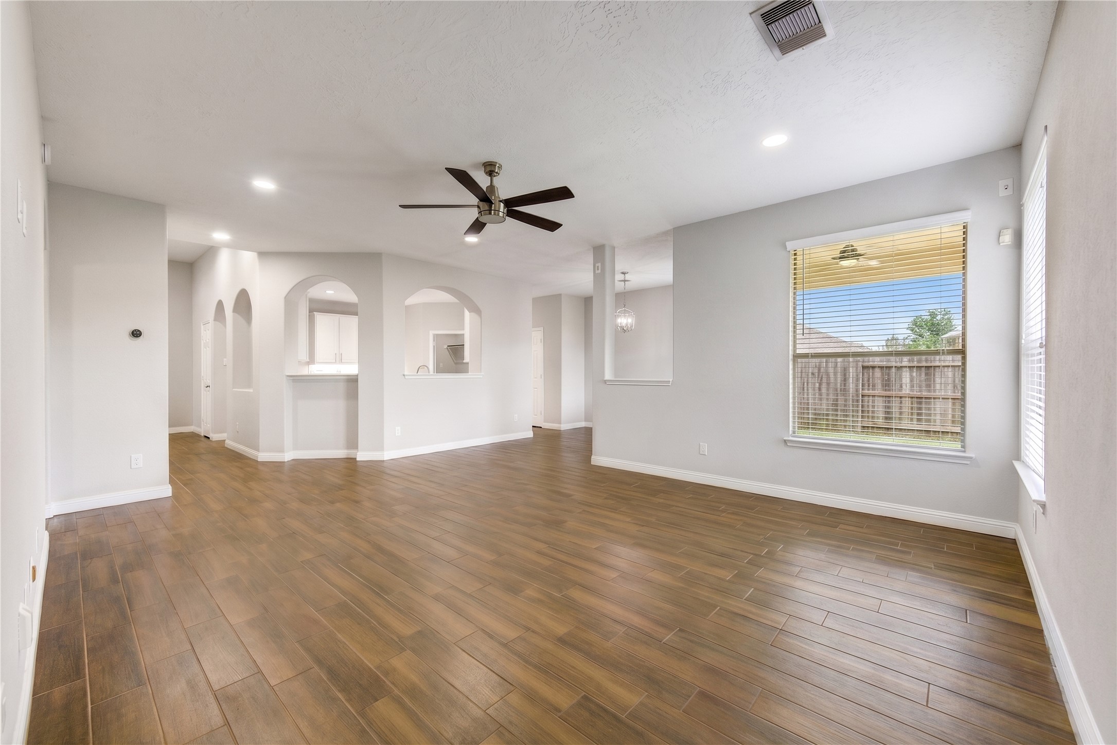 20138 Jasper Oaks Drive Property Photo 8