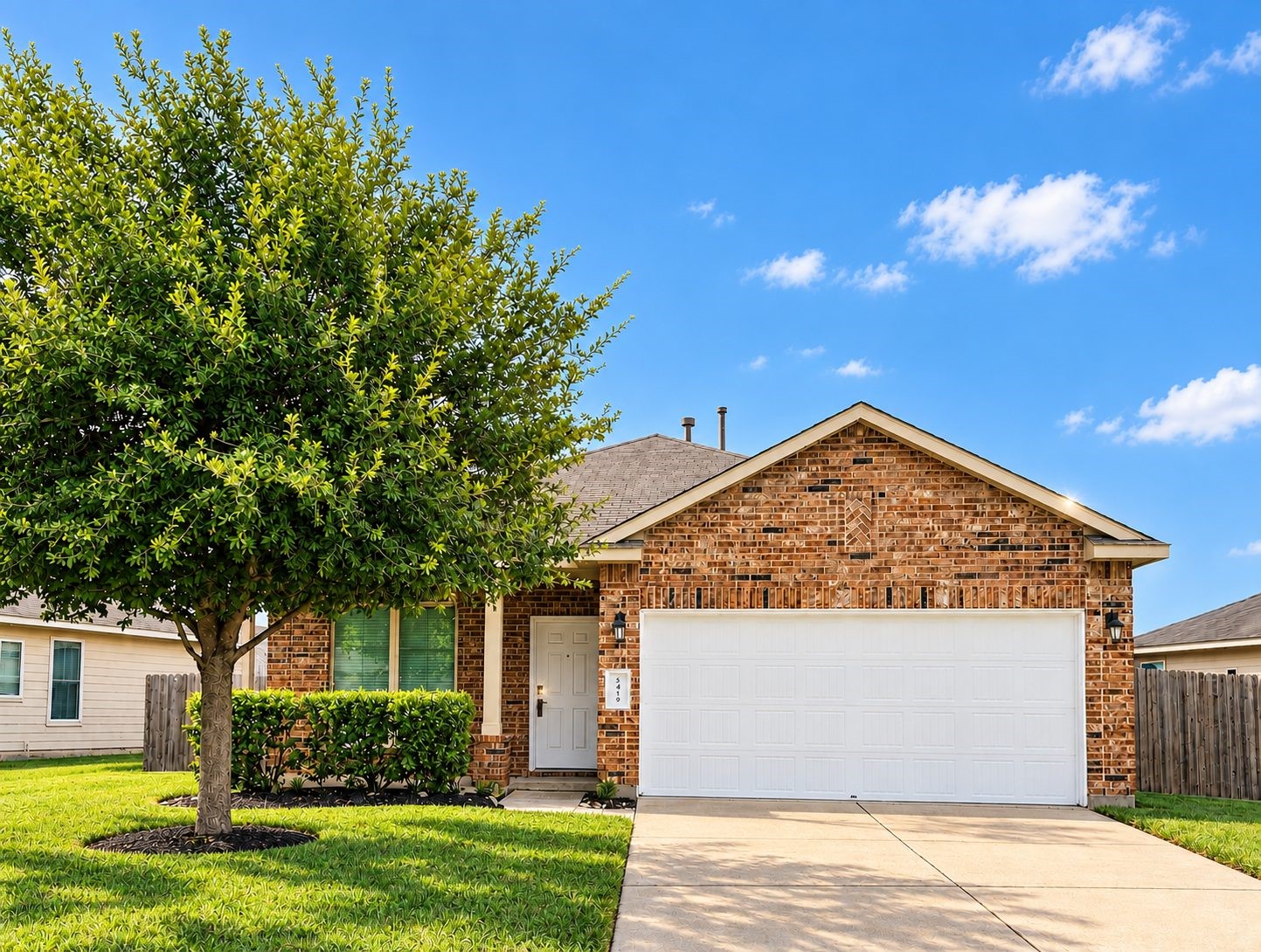 5402 Roaring Peaks Lane Property Photo 3