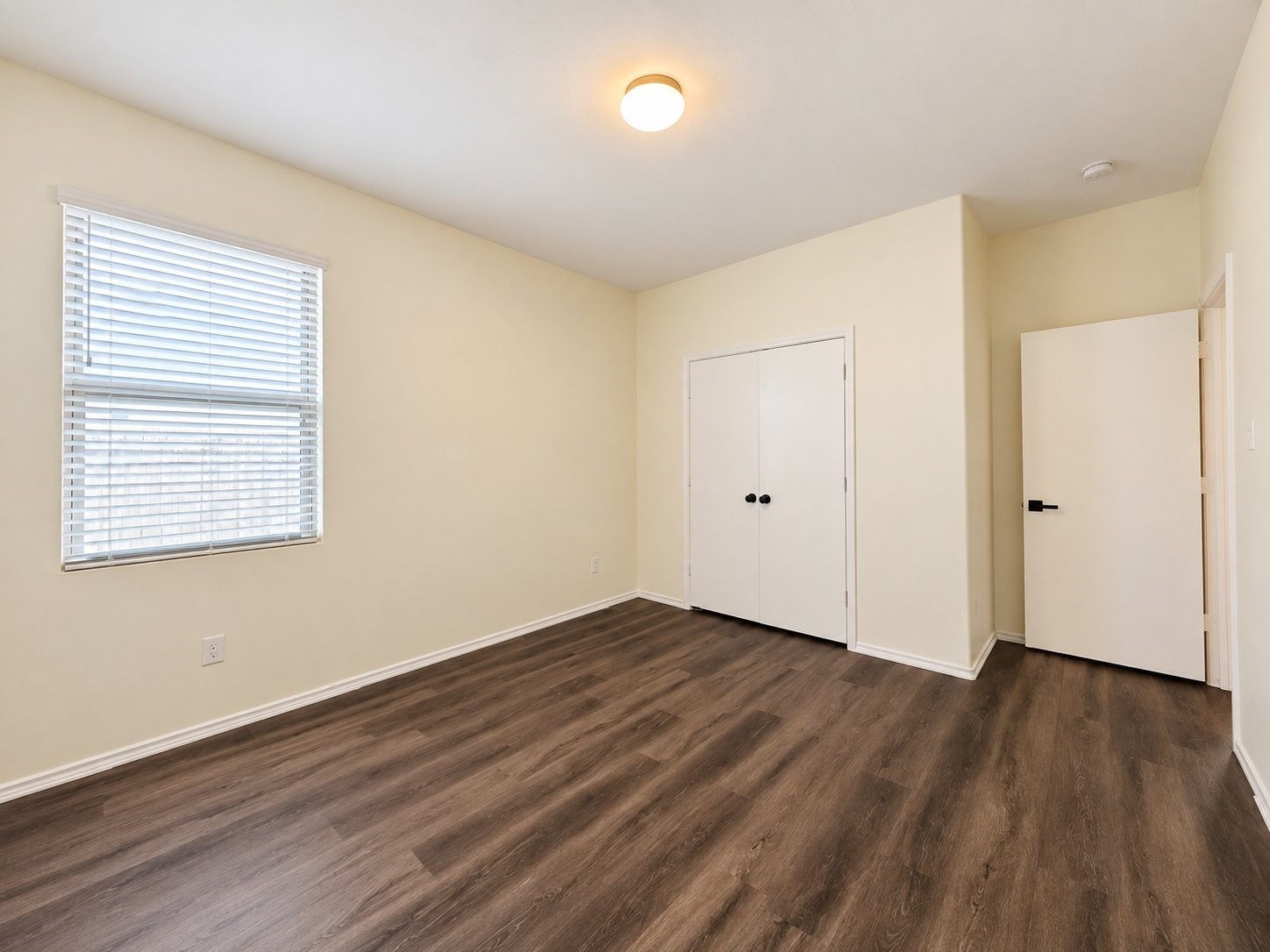 5402 Roaring Peaks Lane Property Photo 15