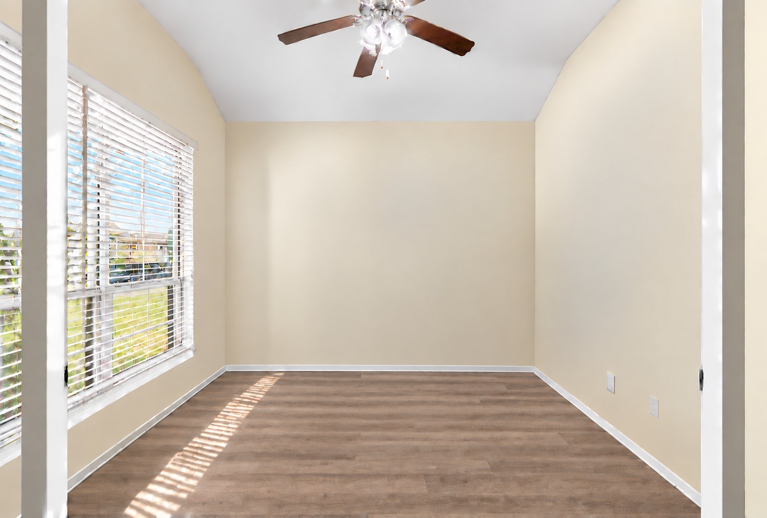 5402 Roaring Peaks Lane Property Photo 22