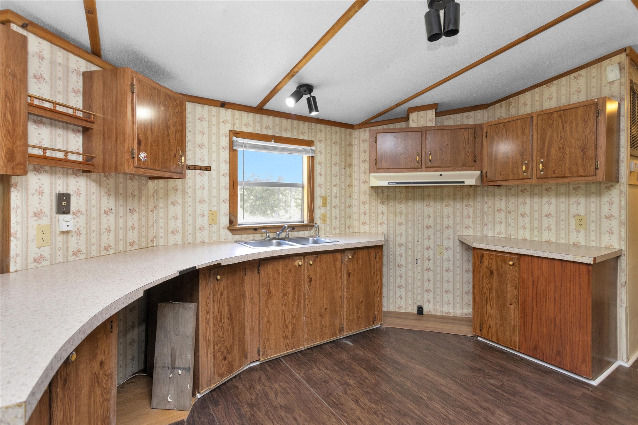 1001 County Line Road B Road B Property Photo 6