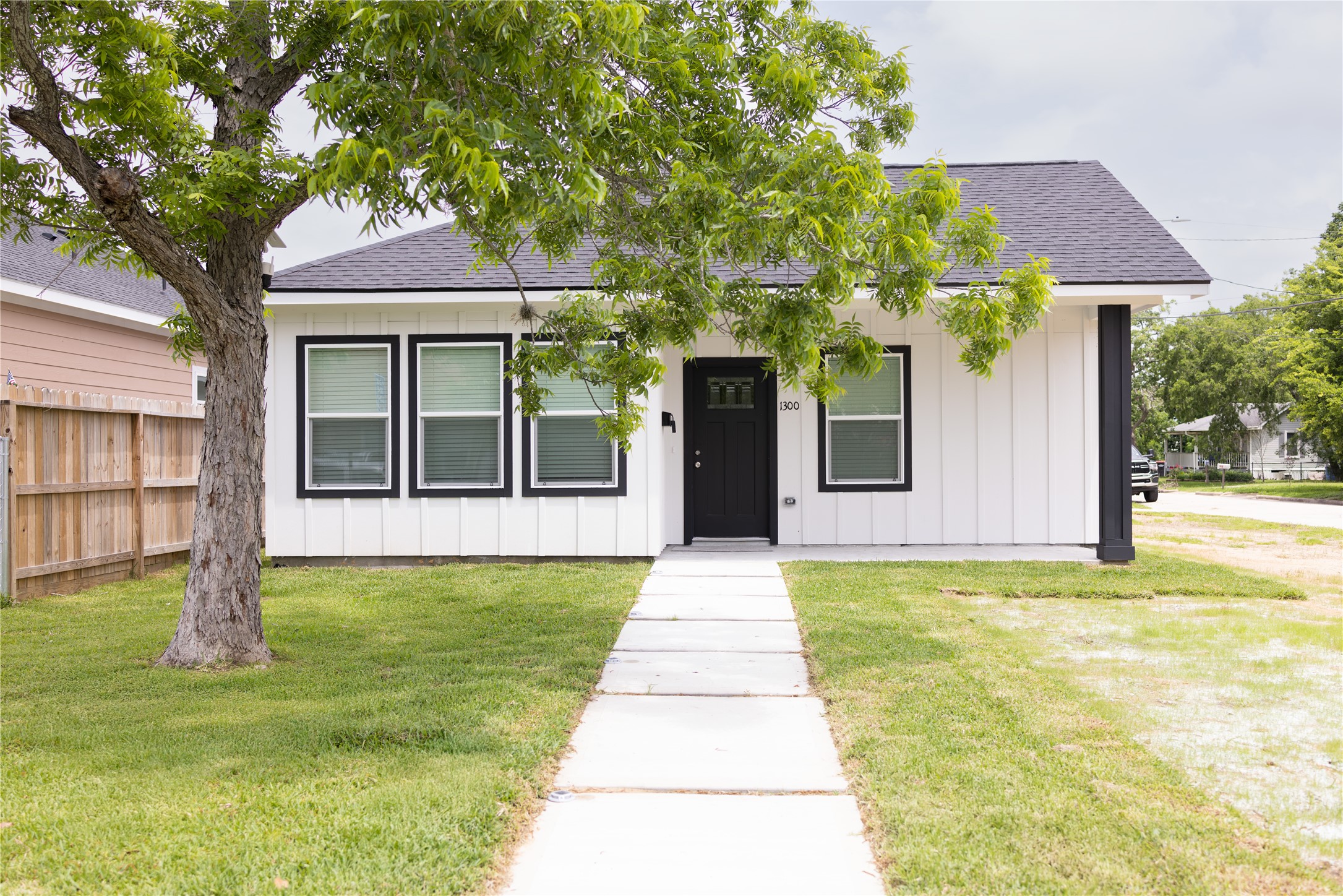 1300 Edison Avenue Property Photo