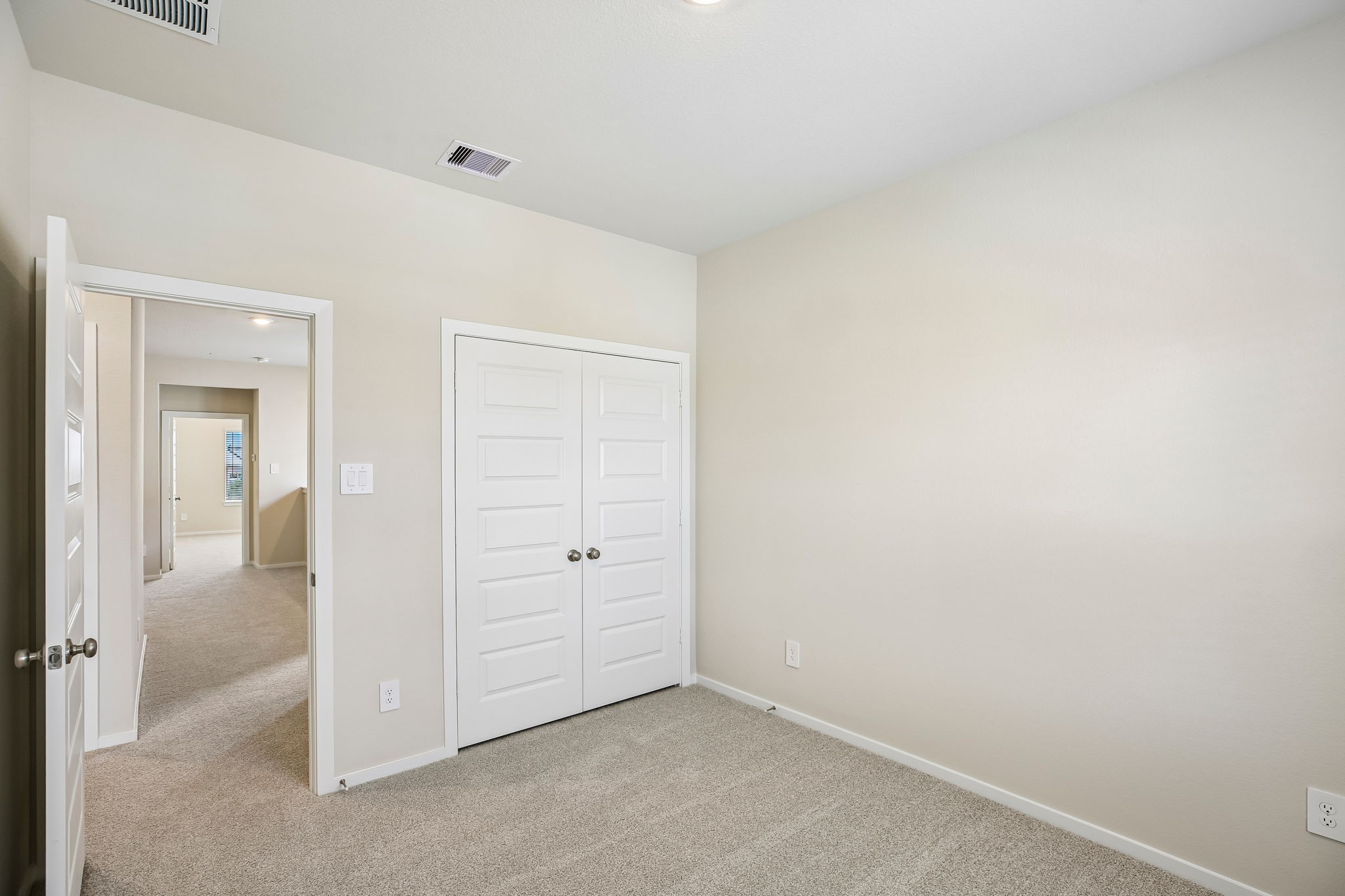 1007 Cedar Place Lane Property Photo 7