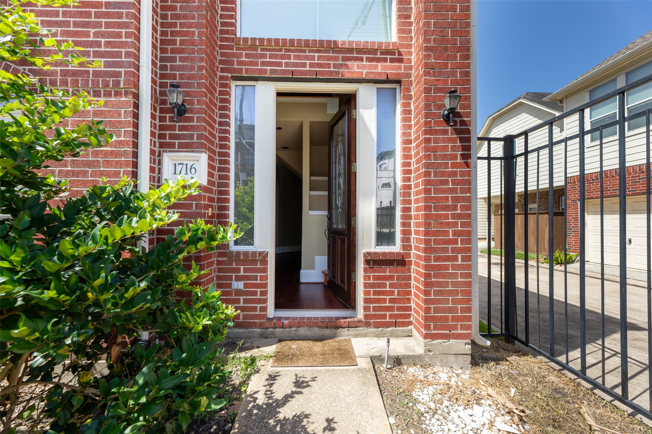 1716 Aden Drive Property Photo 3